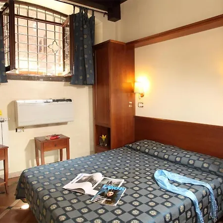 מלון Antico Borgo Di Trastevere 2*